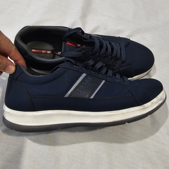 PRADA - Picture 1 of 8